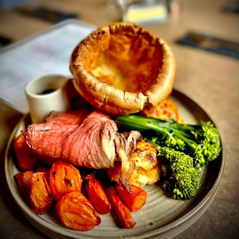Somerset House Halifax offers the most exquisite Sunday Roast in town. Freshly cooked succulent meats, vegetables & more. 